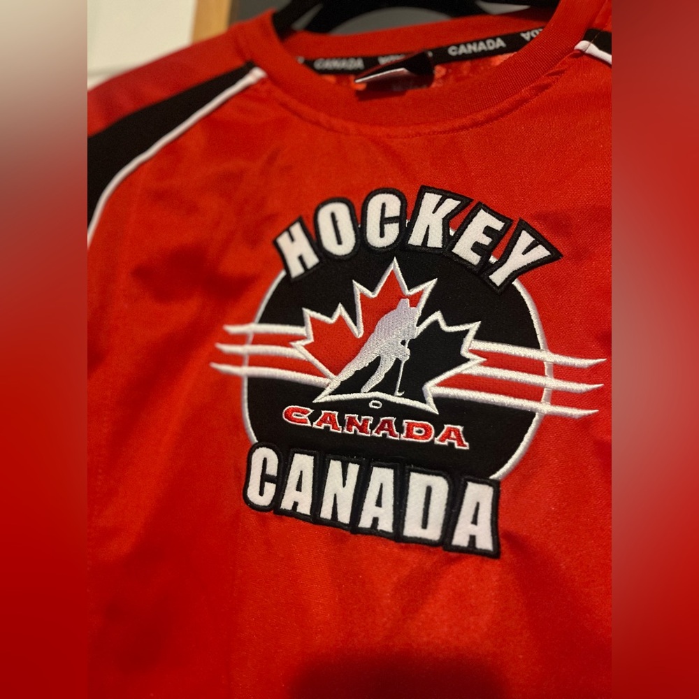 Vintage Boys Medium 10-12 Hockey Jersey Team Canada Olympics Jersey - Picture 4 of 12